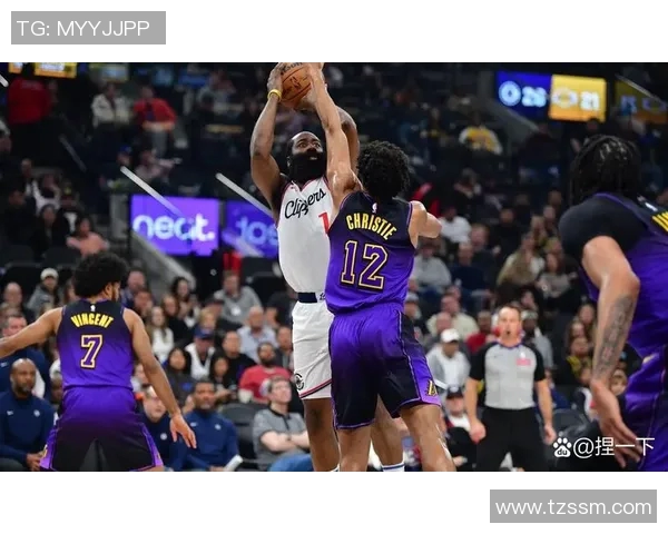 2013年湖人与快船的激情对决回顾与分析 2013年湖人与快船的激情对决回顾与分析